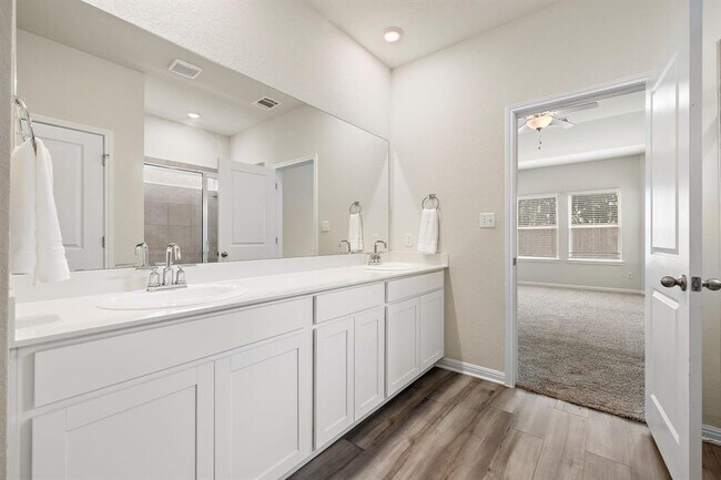 Building Photo - 205 Durango Downs Dr