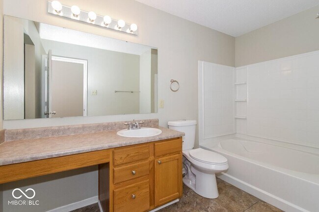 Building Photo - 2031 Bridlewood Dr