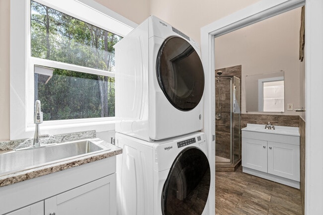 Building Photo - 15161 Collecting Canal Rd