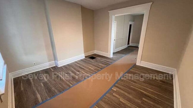 Building Photo - 1345 E Livingston Ave