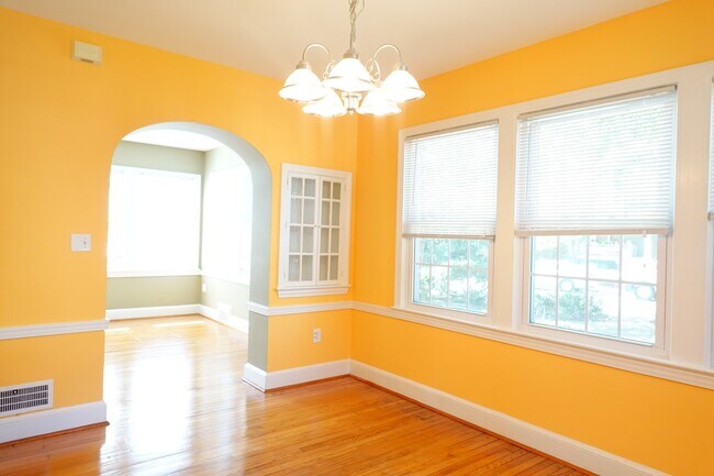 Building Photo - 800 Maplewood Ave