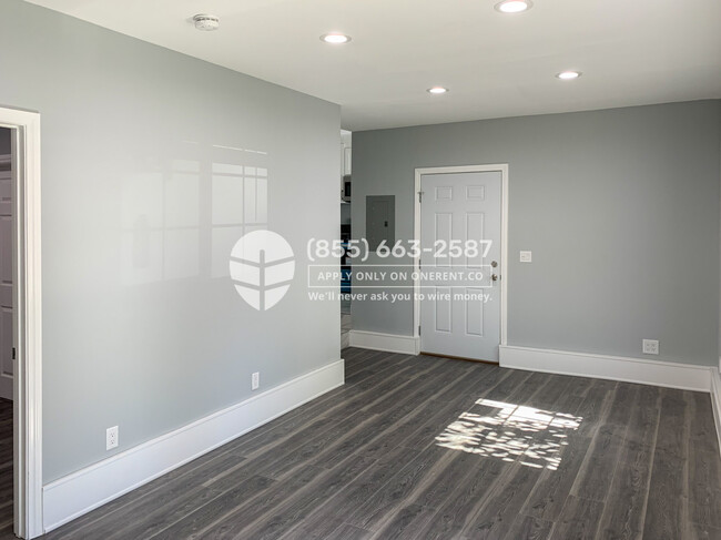 Building Photo - 10825 Reseda Blvd