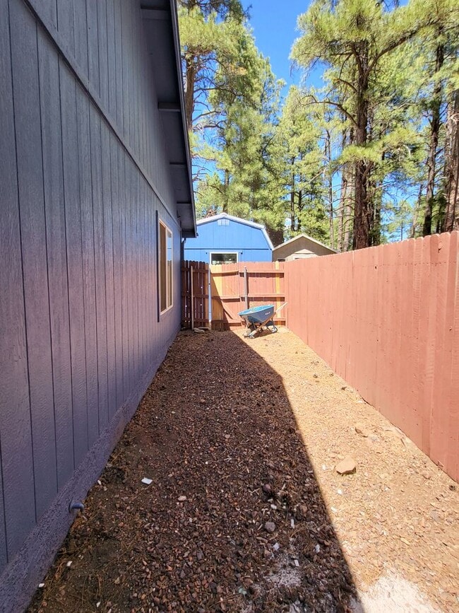 Building Photo - Bright Spacious Kachina Village Home!