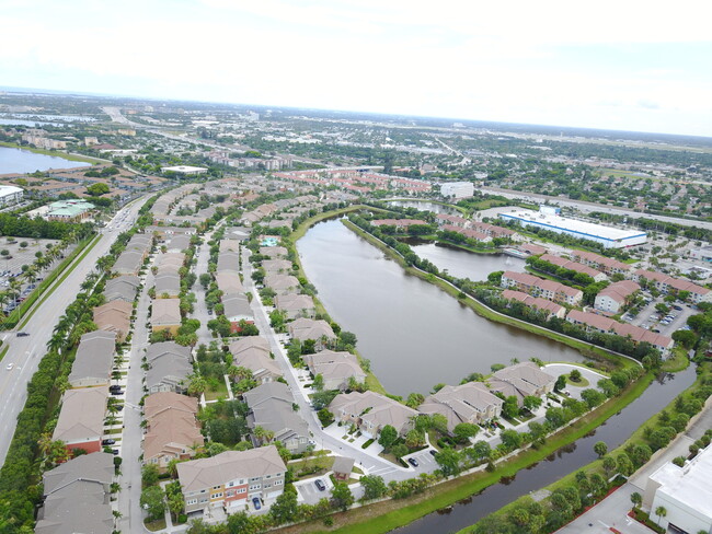 Building Photo - 960 Millbrae Ct