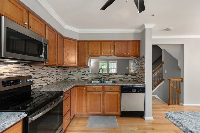 Building Photo - 3 bedroom County Walk Townhouse