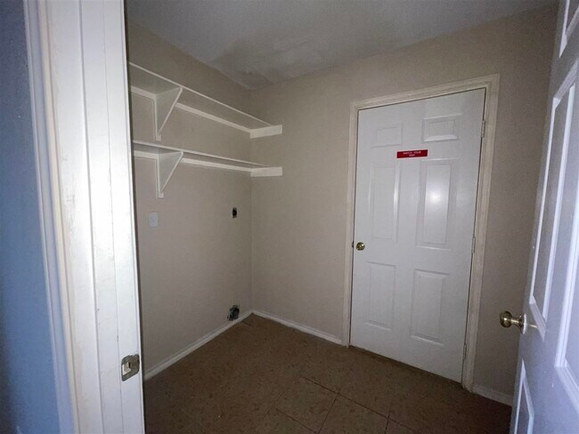Building Photo - 519 Gandara Dr
