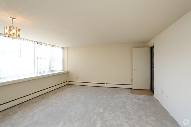Living Room - Madison Manor Apartments