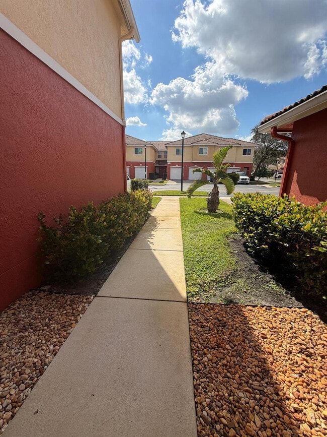 Building Photo - 7401 Palomino Dr