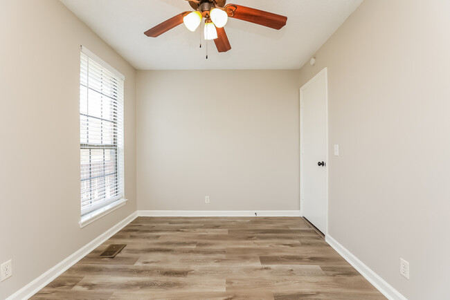 Building Photo - 3 Bedroom Home in Nashville