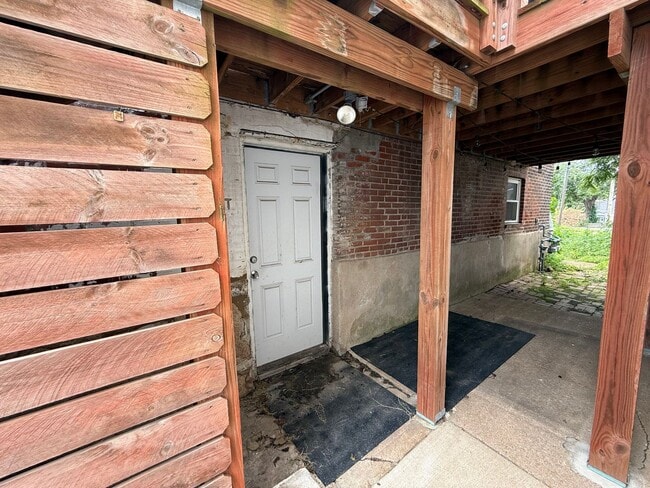 Building Photo - 5533 Southwest Ave