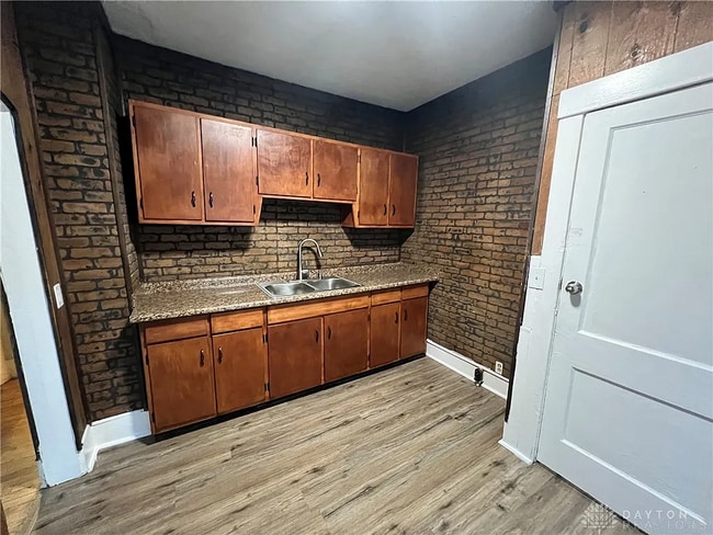 Primary Photo - 3234 Oakridge Dr