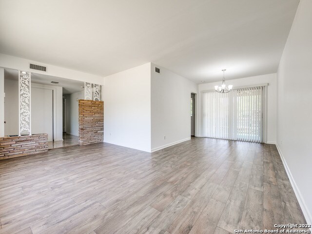 Building Photo - 600 Antler Dr
