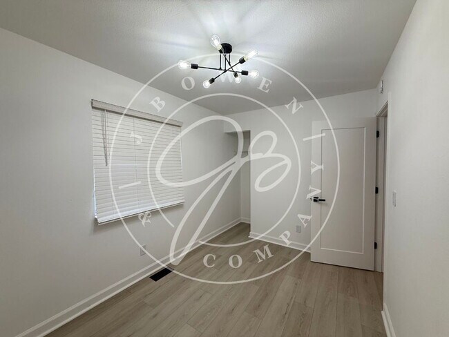 Building Photo - "Discover Spacious Comfort: Modern 3-Bed, 2-Bath in Maumee School District.