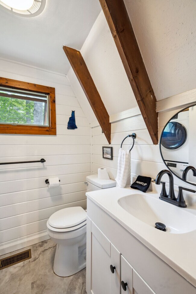 Building Photo - 51 Lake Pines Cir