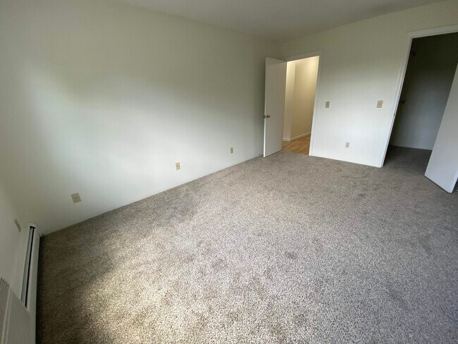 Building Photo - 379 Huse Rd