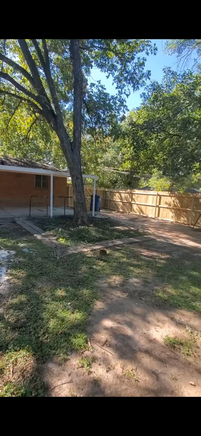 Building Photo - 220 Fairmont Ave