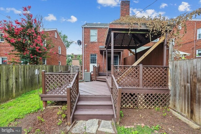 Building Photo - 503 S Veitch St