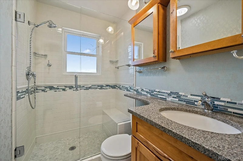 Building Photo - 761 Newport St