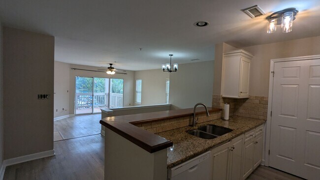 Building Photo - Three Bedroom Waterfront Condo Mooresville