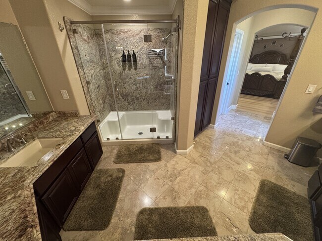 Building Photo - 10 Rhine Cir