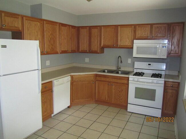 Building Photo - 5289 Eisenhower Rd