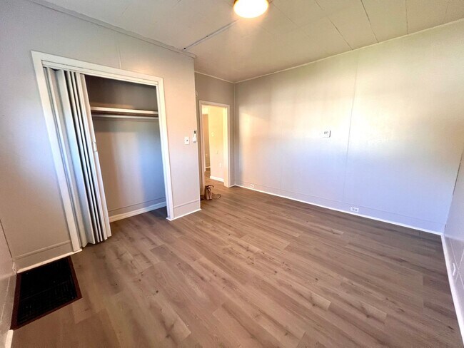 Building Photo - 1320 Irwin St