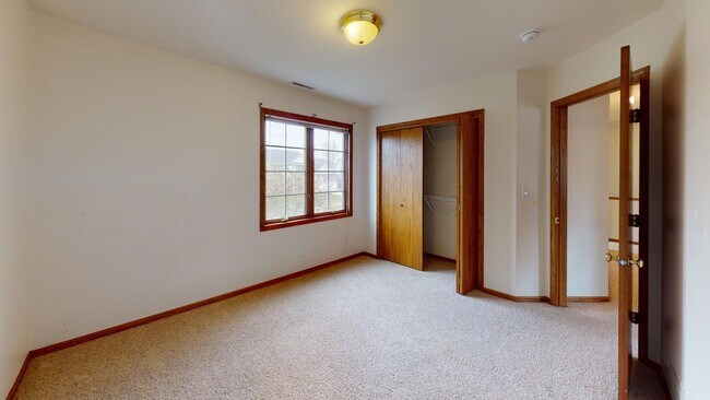 Building Photo - Available 9/20 - Established Neighborhood