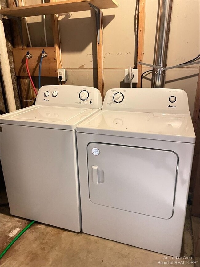 Building Photo - 116 W McKay St