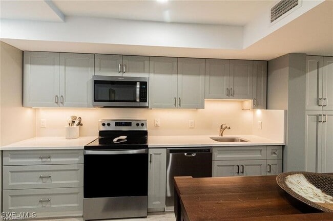Building Photo - 833 Meadowland Dr
