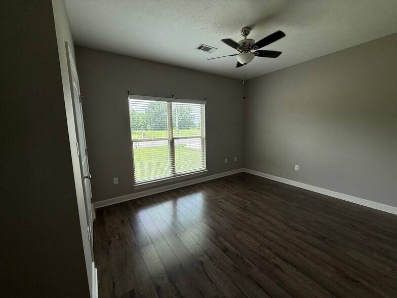 Building Photo - 1220 Andrews Dr