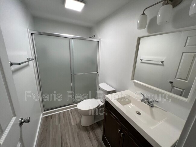 Building Photo - 8829 Rexford Rd