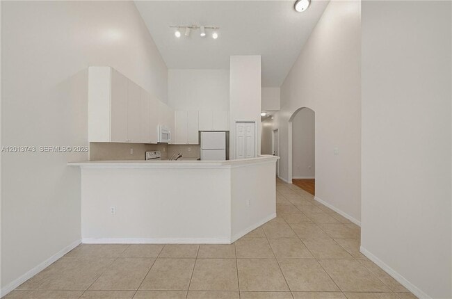 Building Photo - 3393 NE 11th Dr
