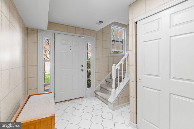 Building Photo - 37 White Pine Ct