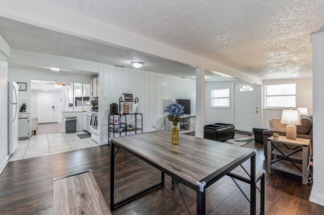 Open Dining Room - 3333 Frances Ave