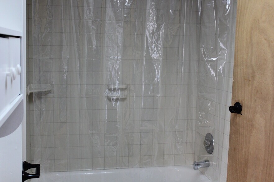 Bathtub - 6326 NY-23