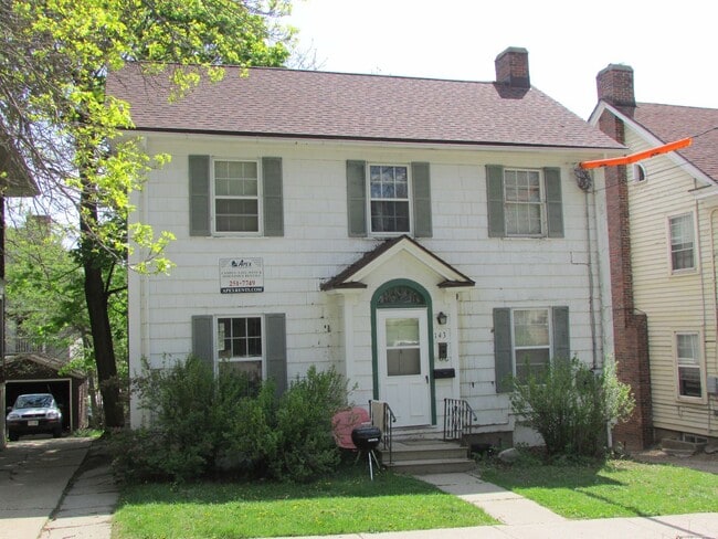 Building Photo - 143 Lathrop St
