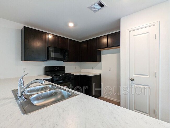 Building Photo - 8810 Wooster Trails Dr