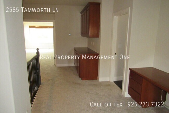 Building Photo - 2585 Tamworth Ln