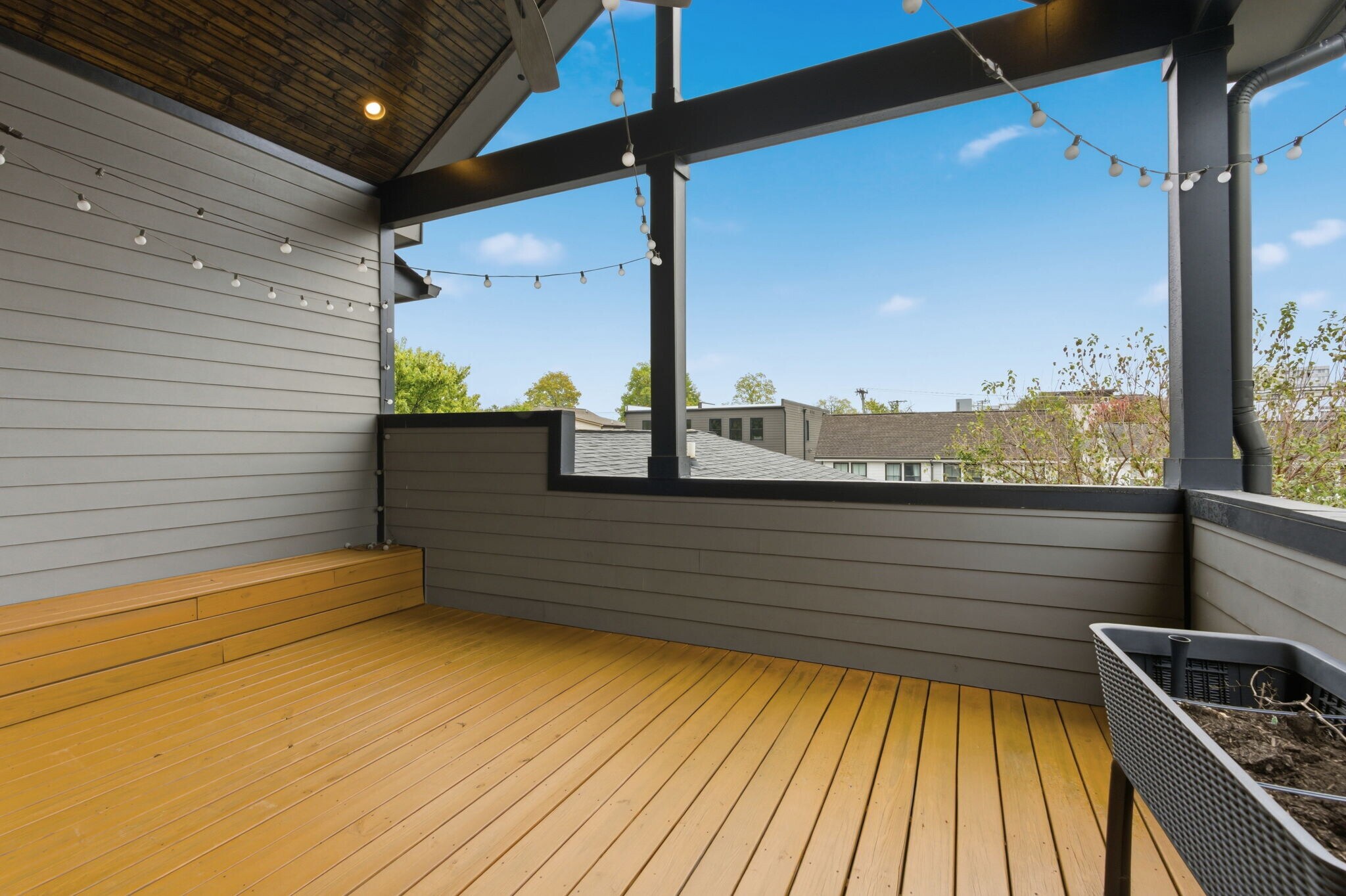 Building Photo - 1708B 15th Ave S