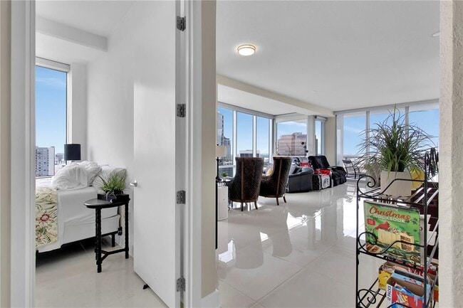 Building Photo - 150 E Robinson St