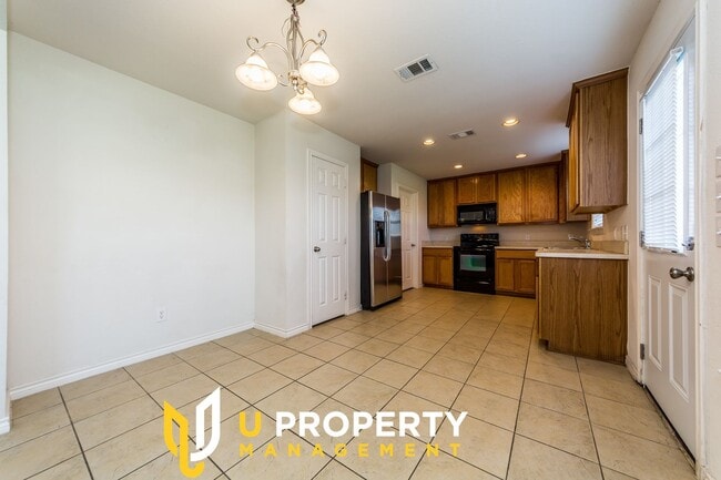 Building Photo - 5425 Smt Vw Dr