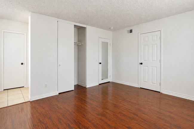 Building Photo - 1166 Minerva Ct