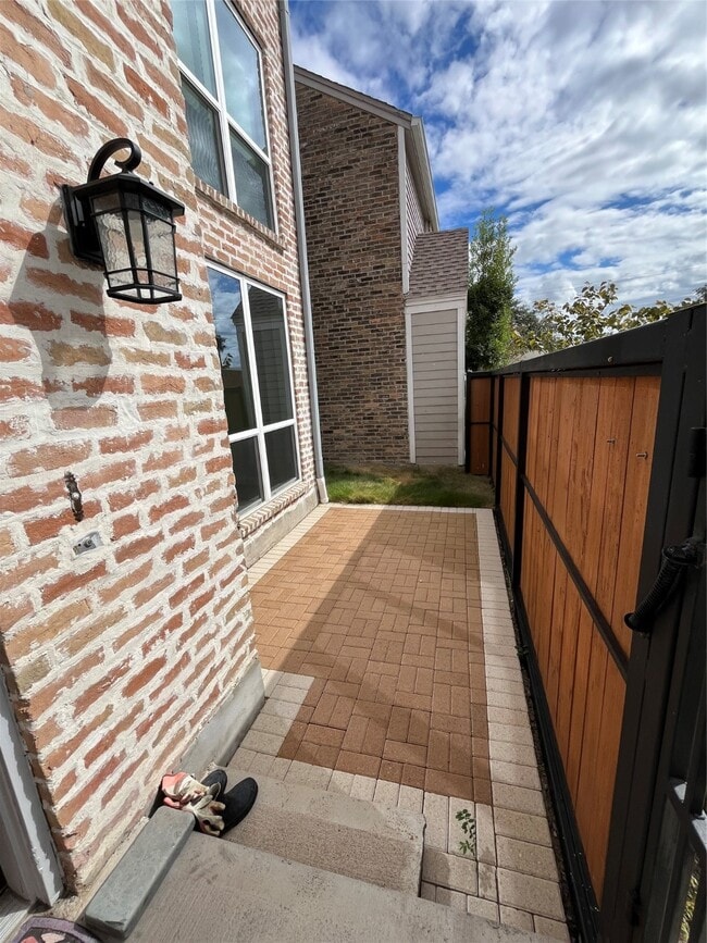 Building Photo - 4006 Breakwood Dr