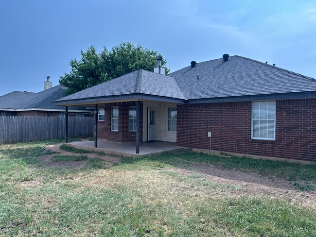 Building Photo - 3/2/2 Almost Ready to RENT!