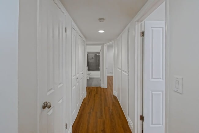 Building Photo - REMODELED, BRIGHT & AIRY HOME ON ONE OF TH...