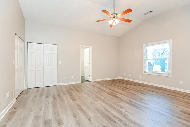 Building Photo - 923 River Rock Dr