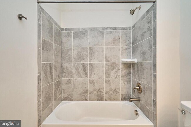 Building Photo - 45116 Kincora Dr