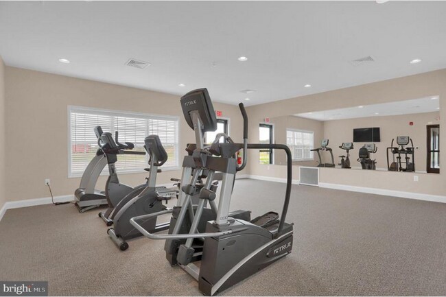 Building Photo - 706 Farmwood Ln