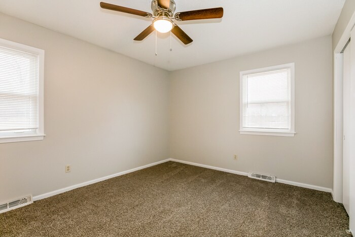 Building Photo - 9744 NW Overhill Dr