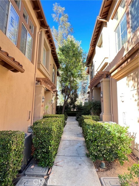 Building Photo - 2723 Dietrich Dr